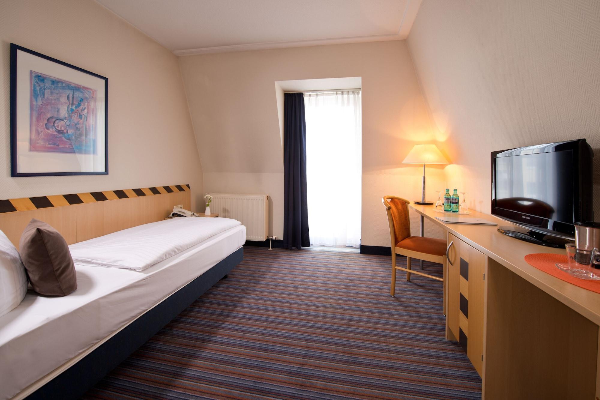 Achat Hotel Dresden Elbufer Exterior foto