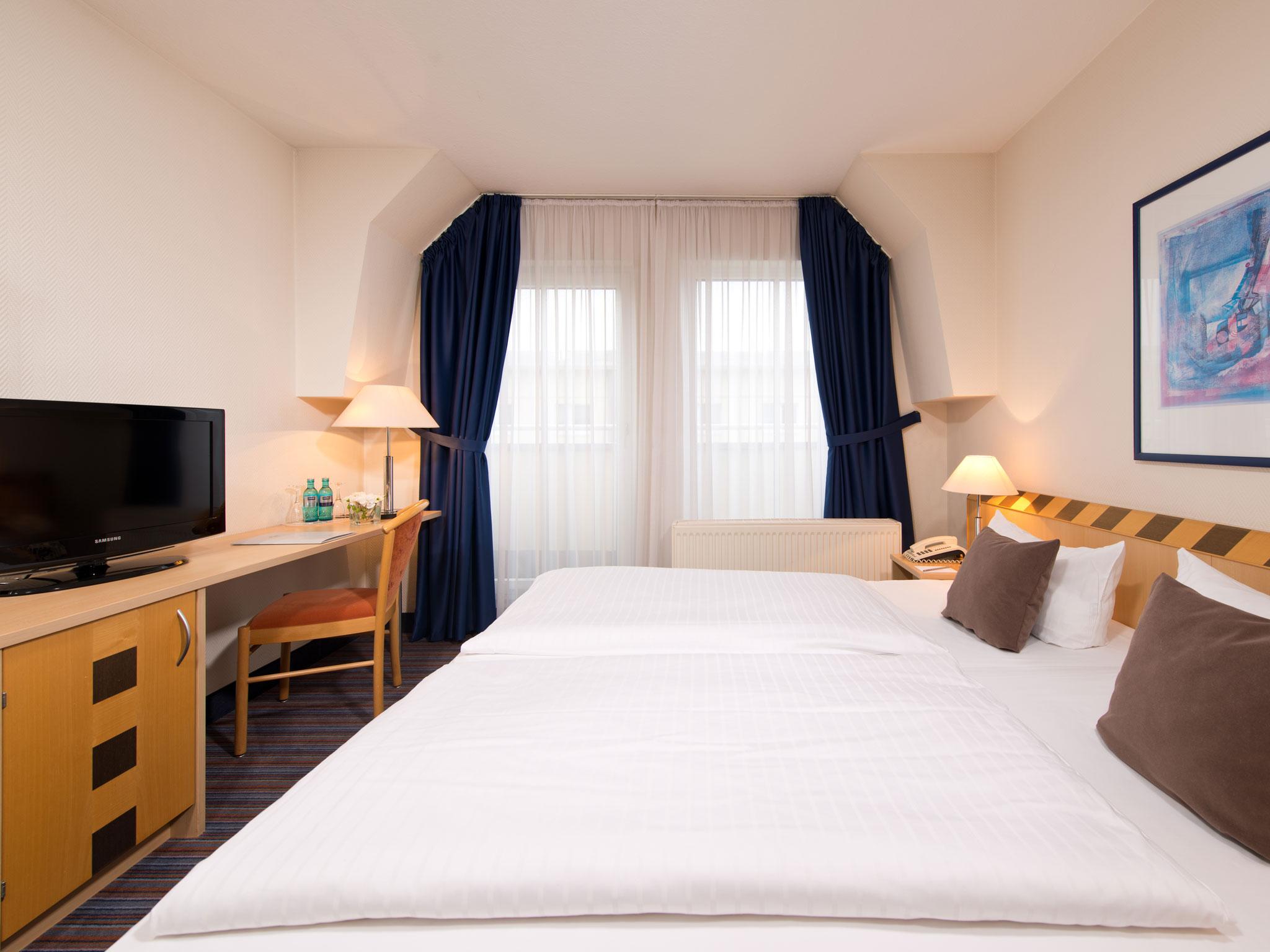 Achat Hotel Dresden Elbufer Exterior foto