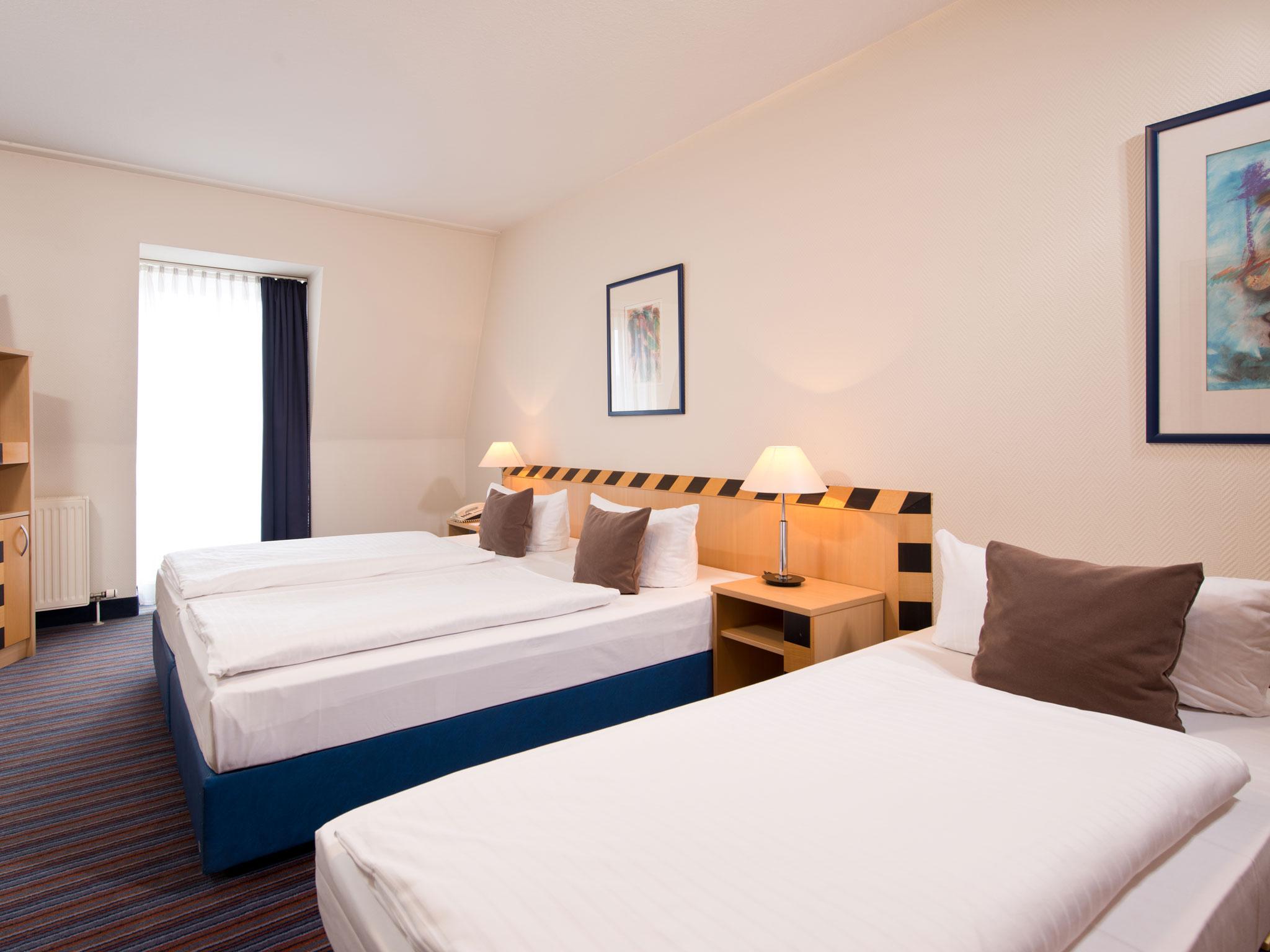 Achat Hotel Dresden Elbufer Exterior foto